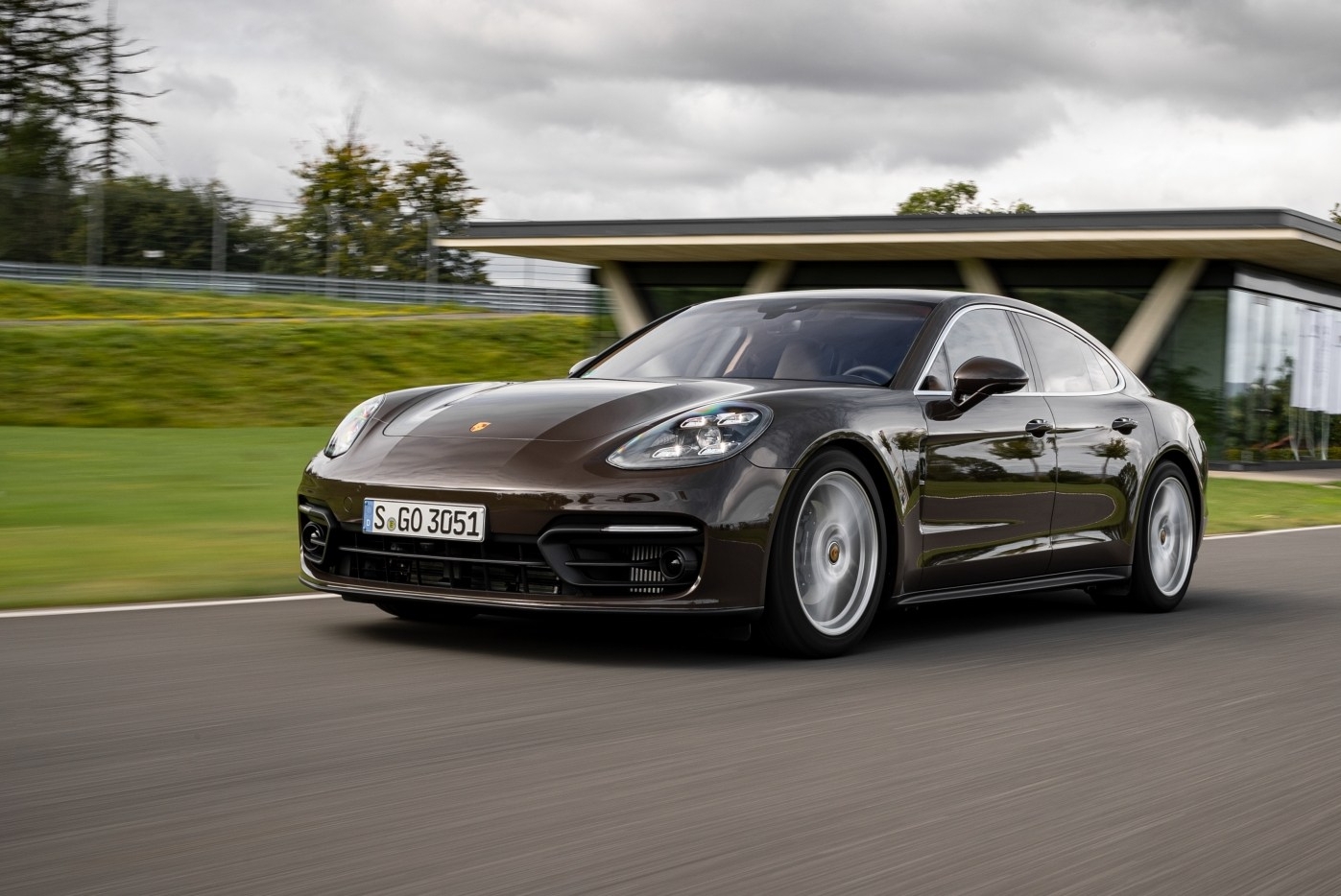 Porsche  Panamera Лифтбек класса F - фото 1