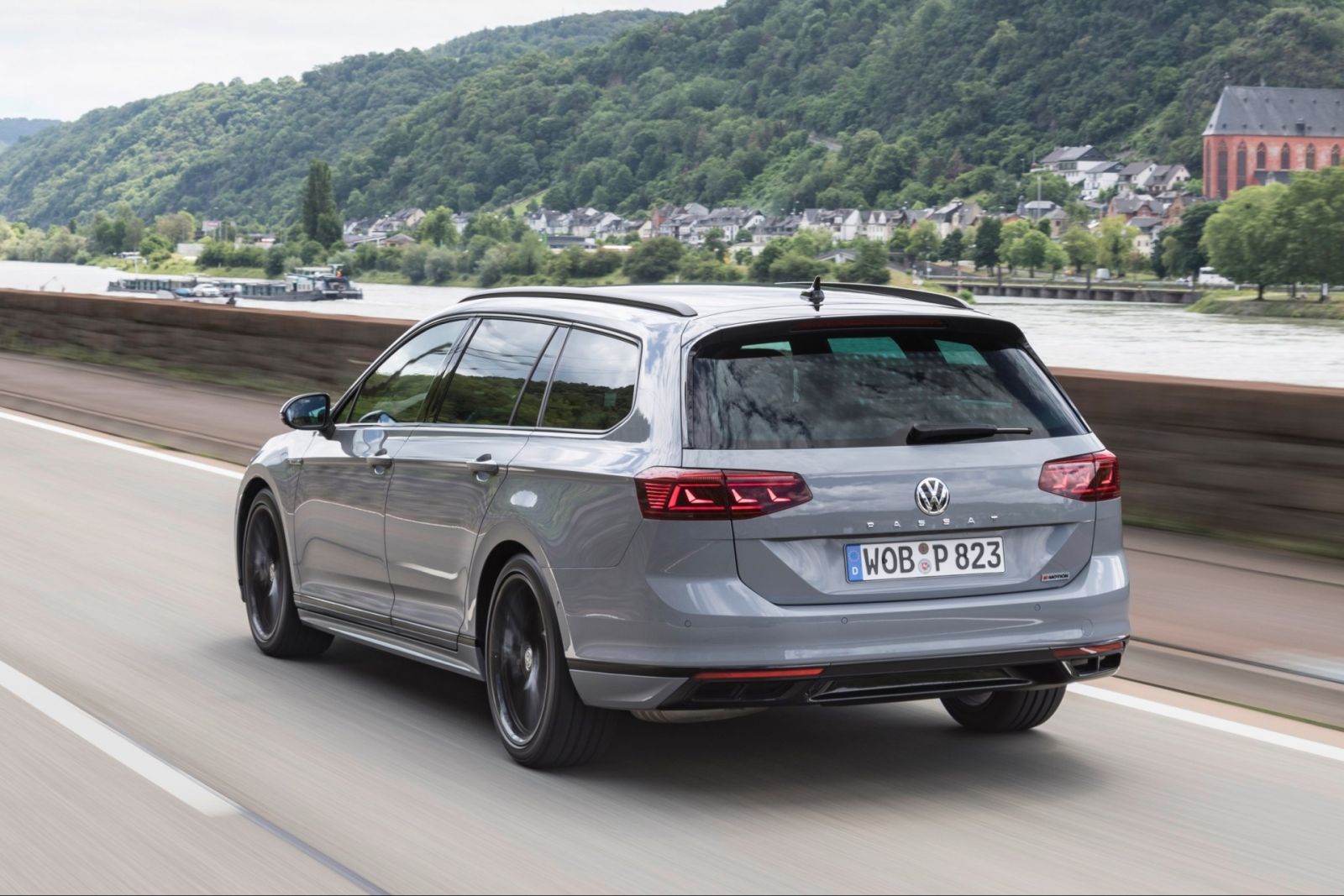 Volkswagen Passat Variant Универсал класса D - фото 2