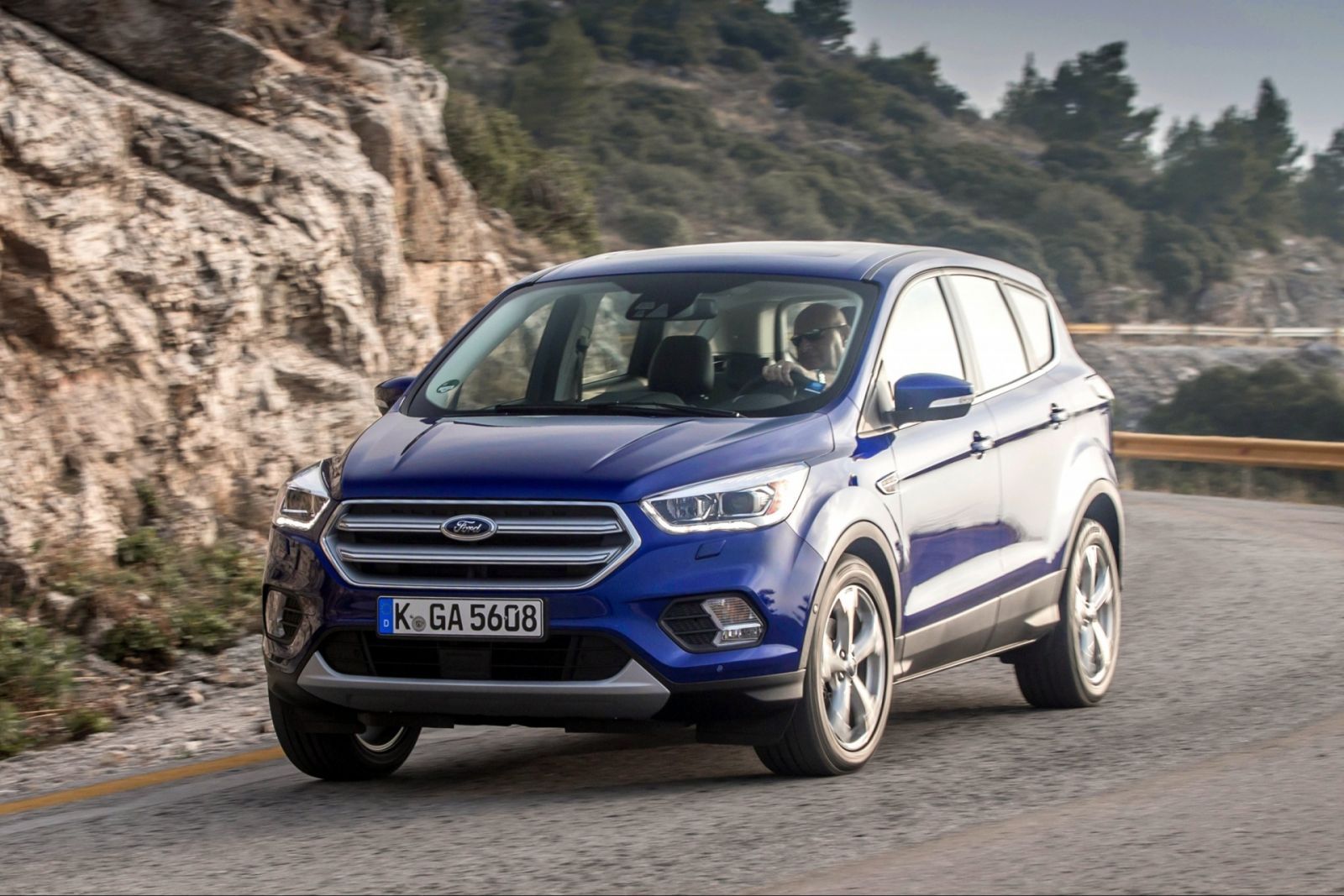 Ford Kuga Titanium класса D - фото 0