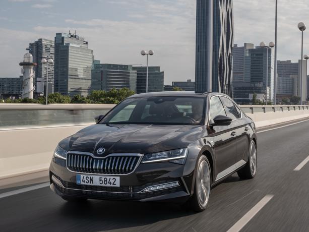 Skoda  Superb Лифтбек класса D - фото 0
