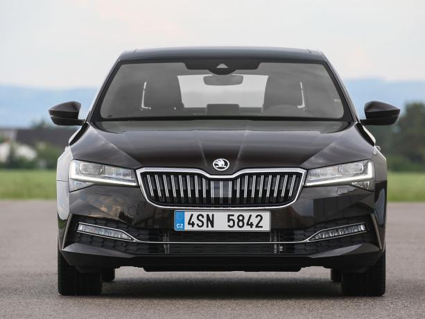 Skoda  Superb Лифтбек класса D - фото 3