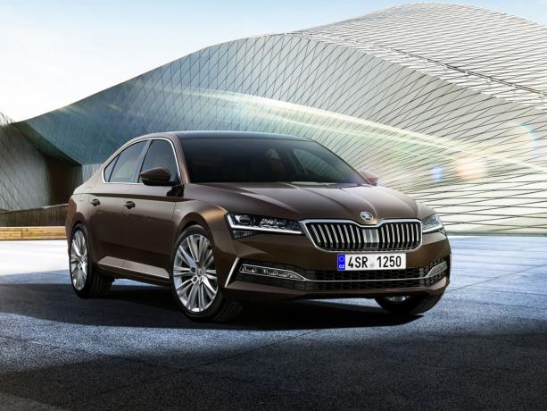Skoda  Superb Лифтбек класса D - фото 1